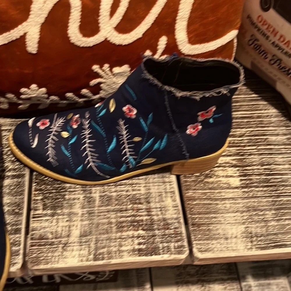 No Name Brand Ankle Boots